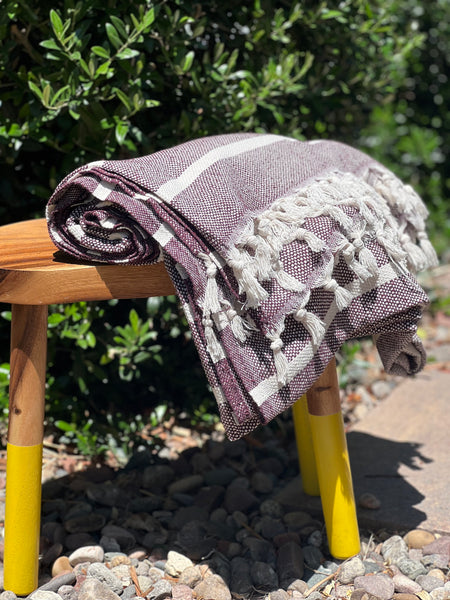 Red_Turkish_Blanket-TweedStyle-backyard-b