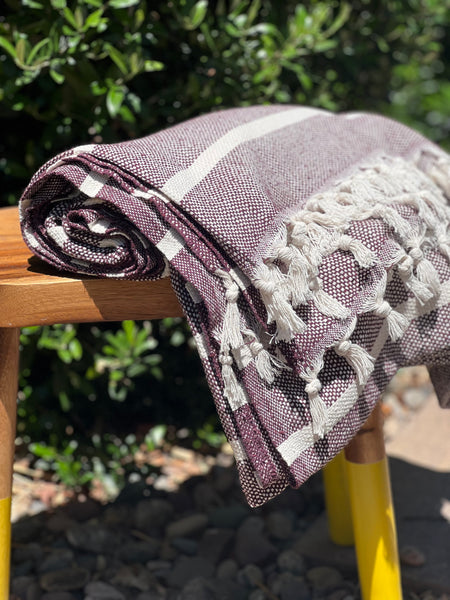 Red_Turkish_Blanket-TweedStyle-backyard-c