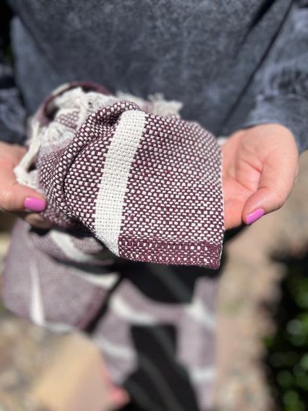 Red_Turkish_Blanket-TweedStyle-backyard-e